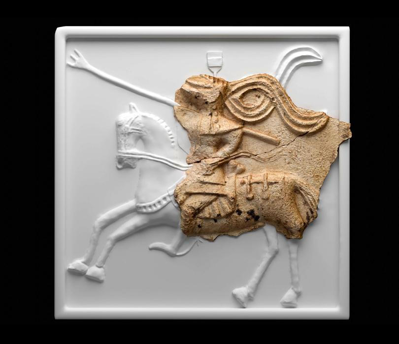 Rekonstrukce kachle podle nalezeného střepu.