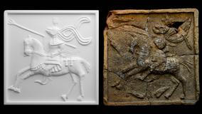 Rekonstrukce kachle podle nalezeného střepu.