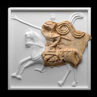 Rekonstrukce kachle podle nalezeného střepu.