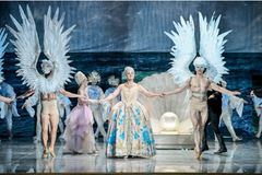 Opera Alcina je plná opulentních tanečních scén.