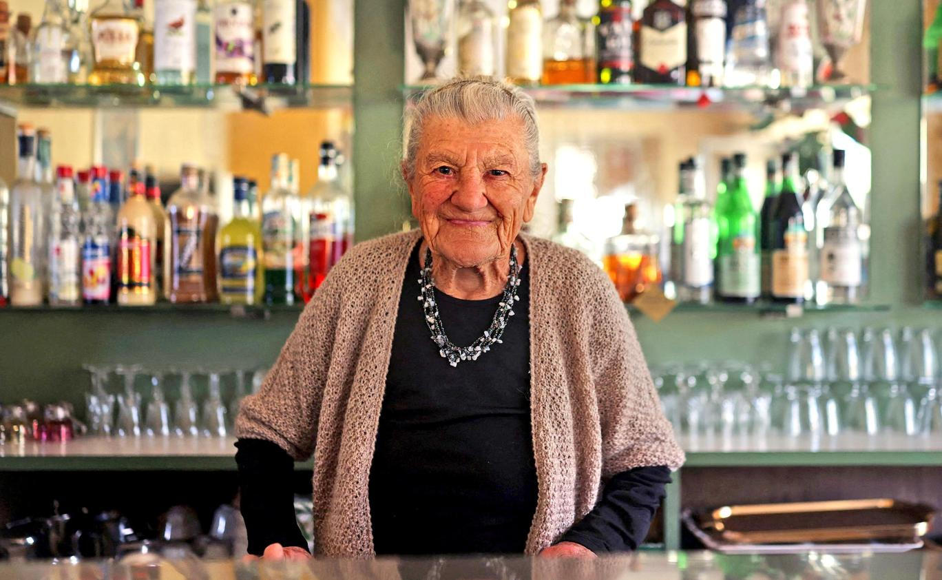 Tajemství dlouhověkosti v šálku kávy: 101 letá baristka Anna a její příběh