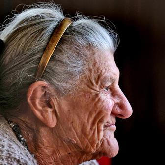 Tajemství dlouhověkosti v šálku kávy: 101. letá baristka Anna a její příběh