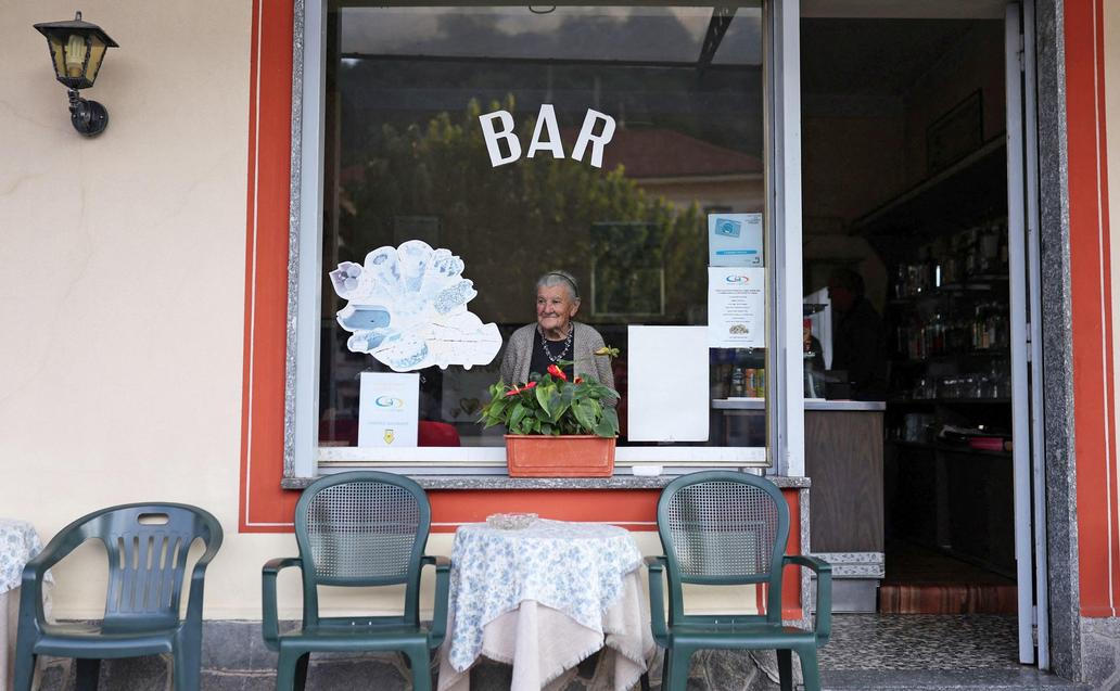 Tajemství dlouhověkosti v šálku kávy: 101 letá baristka Anna a její příběh