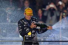 Max Verstappen oslavuje vítězství ve Velké ceně Las Vegas 2025