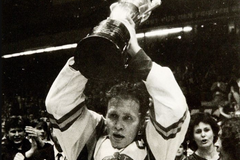 Jan Reindl s mistrovským pohárem v roce 1990