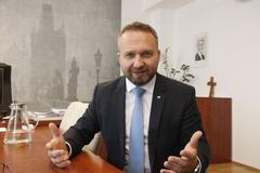 Ministr Marian Jurečka chce, aby strany končící vládní koalice spolupracovaly při senátních volbách v roce 2026 s cílem čelit hnutí ANO.