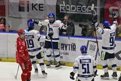 Radost hokejistů Kladna v utkání proti Třinci