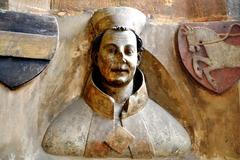 Busta Arnošta z Pardubic v triforiu pražské katedrály