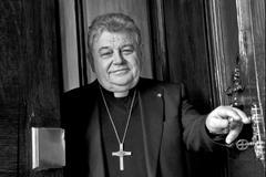 Od montérek ke kardinálskému rouchu. Dominik Duka na dosud neznámých snímcích