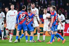 Plzeň - Slavia, potyčka mezi Chorým a Červem