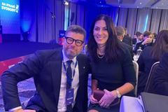 Markéta Pekarová Adamová při loučení s politikou na sobotním sněmu TOP 09 po boku expředsedy Jiřího Pospíšila.