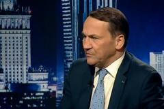 "Proces utrpení ruské ekonomiky, si myslím, že už začal," řekl polský ministr Sikorski