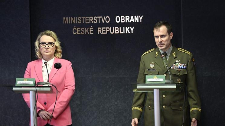 Ministryně obrany Jana Černochová se neshodla s náčelníkem Generálního štábu Karlem Řehkou