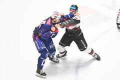 Rvačka mezi Jakubem Laukem (vlevo) a Adamem Raškou