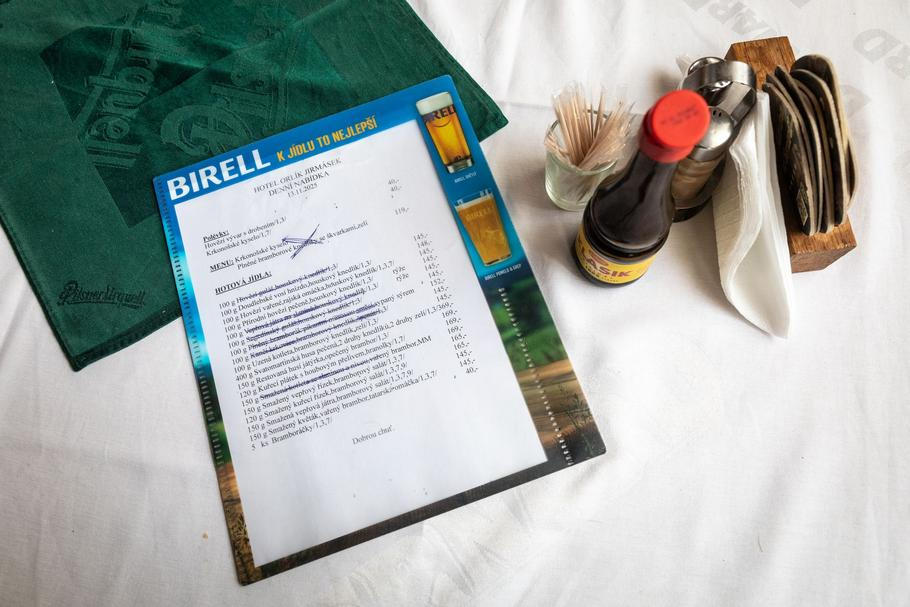 Na plněné knedlíky se škvarky a zelím jsem mohla zapomenout, menu za 119 korun bylo ve dvě odpoledne už dávno pryč.