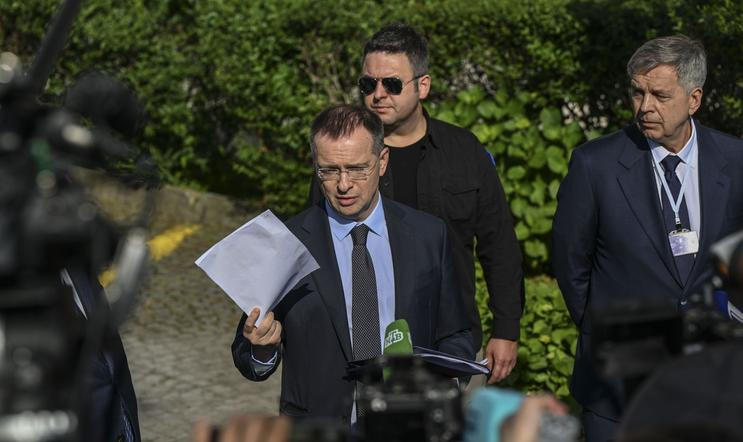 „Úkolem přímých jednání je nastolit dlouhodobý mír,“ sliboval do kamer Putinův vyjednavač