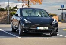 Stejný technický základ, stejné problémy. Tesla Model 3 je jen o něco lepší, procento závad při kontrole dosáhlo hodnoty 13,1.