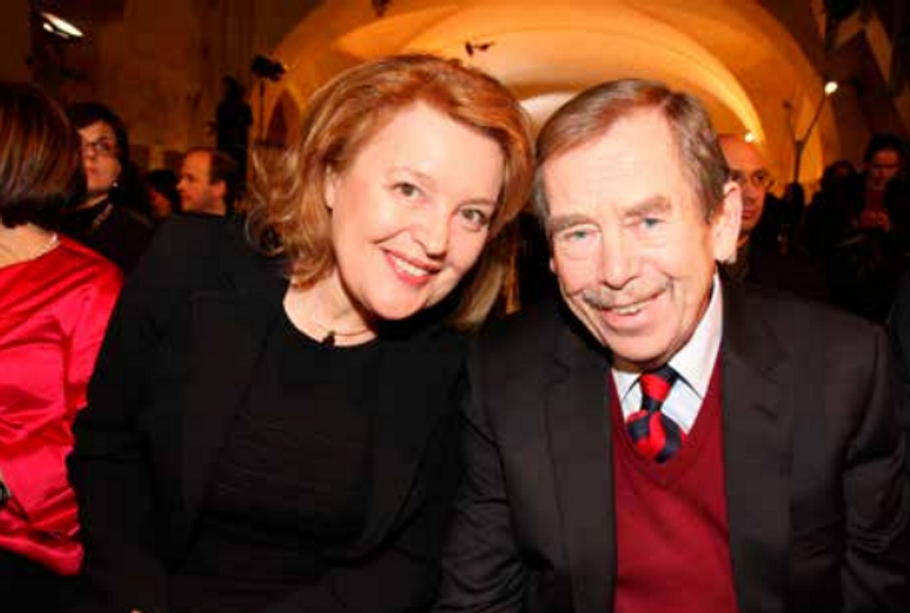 Magda Vášáryová a Václav Havel. "Když jsme se poznali blíž, vážila jsem si toho muže, který na sebe vzal velký úkol," vzpomíná herečka a politička.