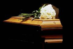 Žena v Thajsku si zachránila život tím, že zevnitř klepala na rakev. Ilustrační foto