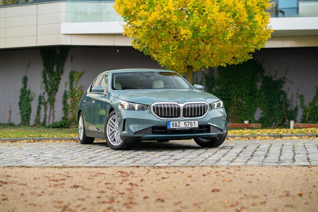 Ojeté BMW 5 s pohonem všech kol si koupilo 2207 Čechů, 6. místo.