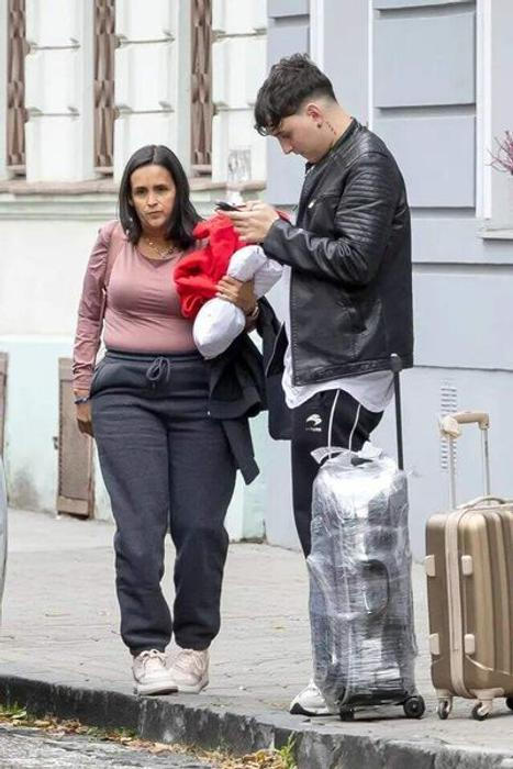 Dcera Natasha Nepela a její syn dorazili na premiéru filmu Nepela do Bratislavy.