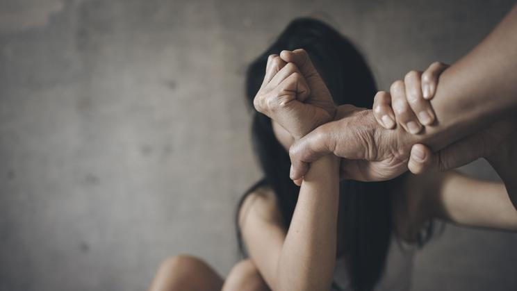 Domácí násilí, ženy, dívky, znásilnění, krimi