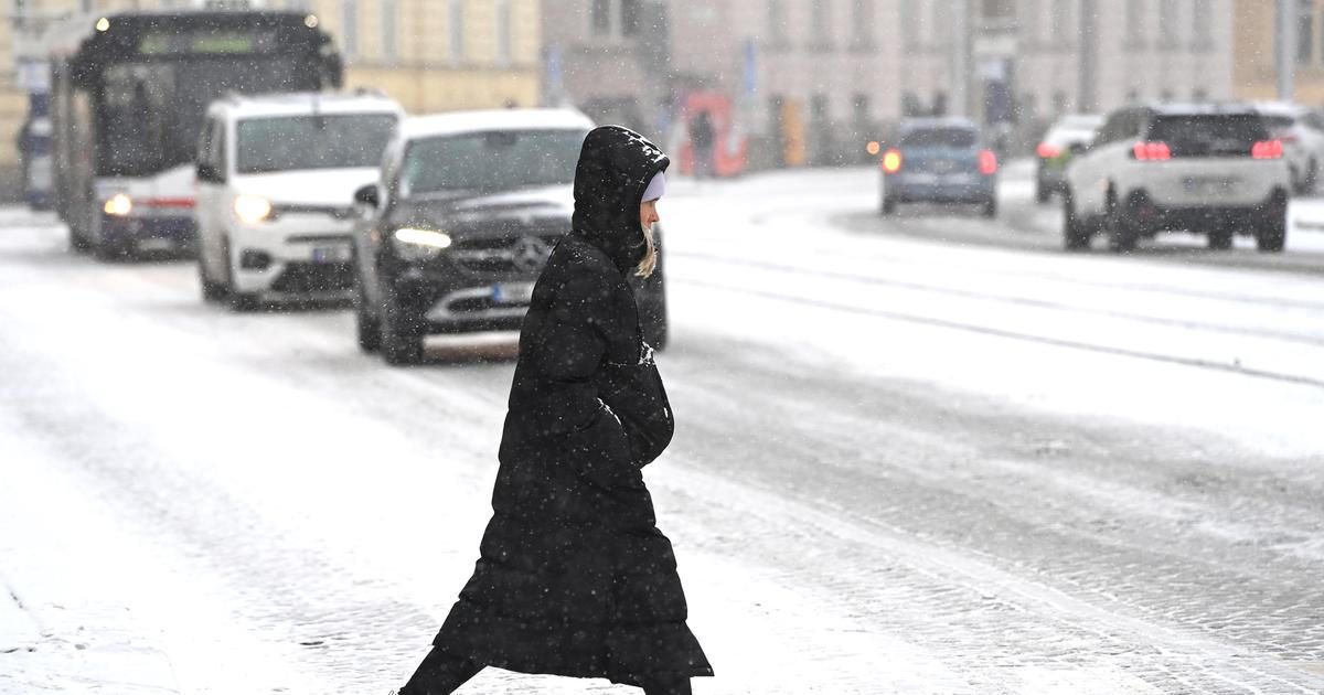 K Francii se přes Británii blíží bouře Goretti, mráz uzavřel školy a vypověděl vlaky
