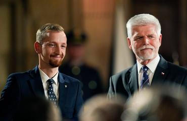 Jan Dvořák s prezidentem Petrem Pavlem při udílení státních vyznamenání