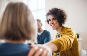 Ilustrační snímek, závislost, odvykání, přátelé, terapie, zdraví