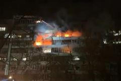 Ruský útok na panelový dům v Kyjevě