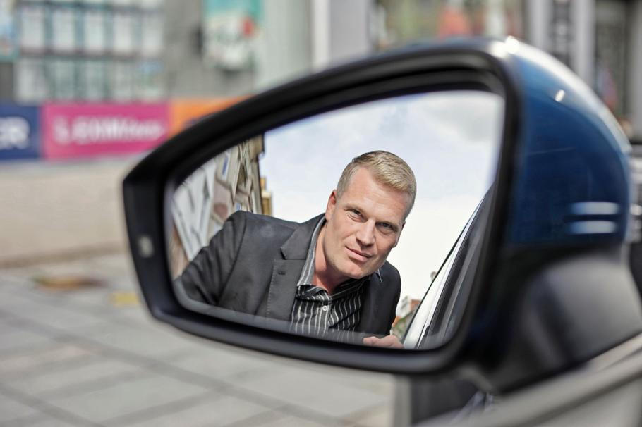 Bývalý automobilový závodník a lídr Přísahy s Motoristy Filip Turek, kandidát do Eurovoleb