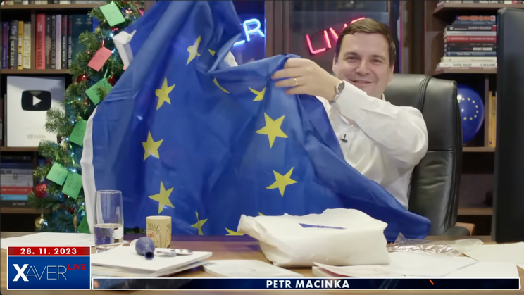 Petr Macinka, XTV, EU, vlajka