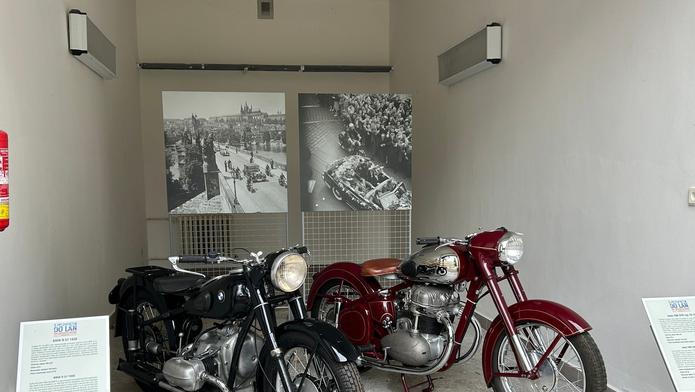 Výstava NTM motorky u Hradní stráže, zámek Lány srpen 2025