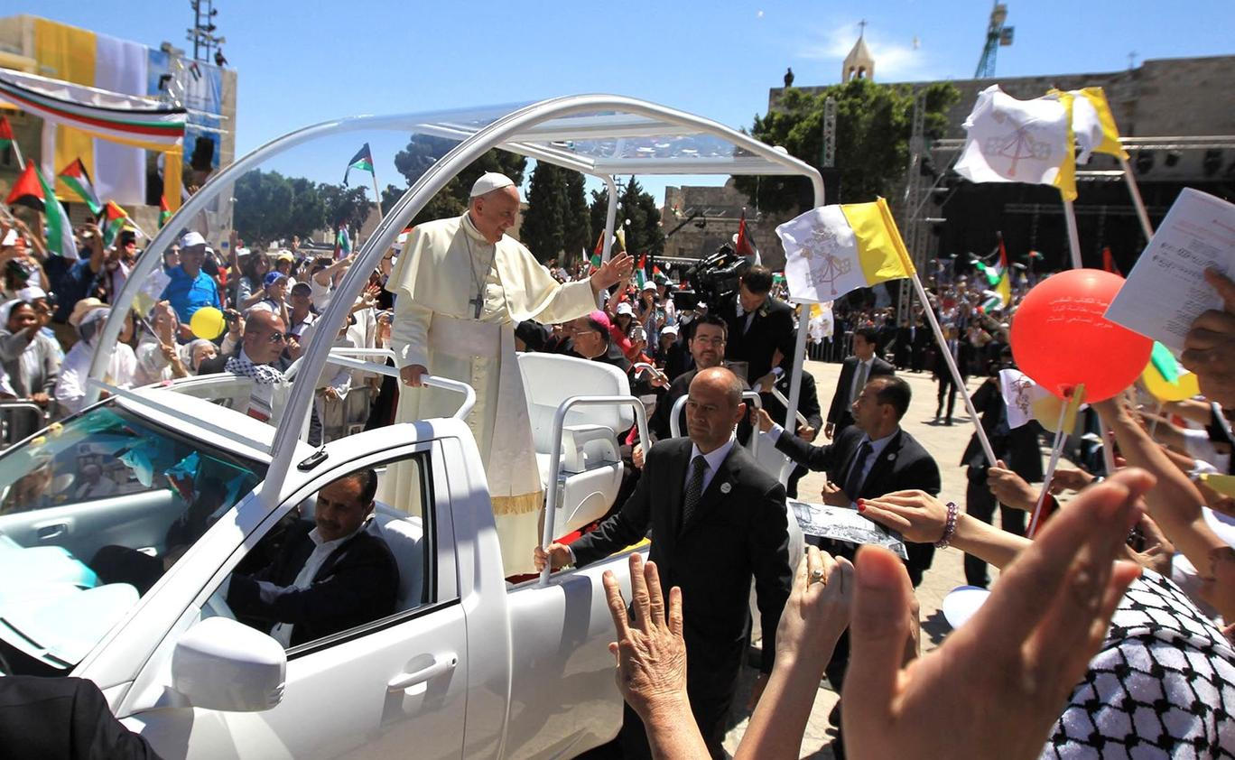 Palestina, Betlém, papamobil, papež František, zdravotníci, přestavba,
