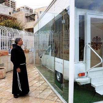 Palestina, Betlém, papamobil, papež František, zdravotníci, přestavba,