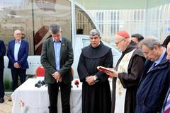 Palestina, Betlém, papamobil, papež František, zdravotníci, přestavba,