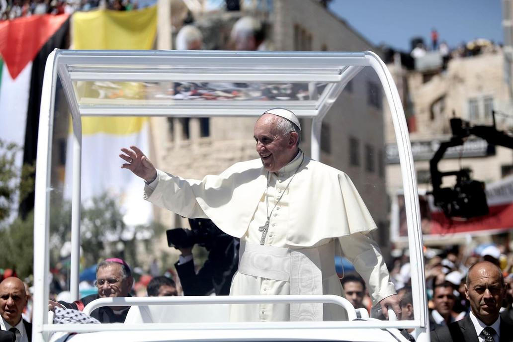 Palestina, Betlém, papamobil, papež František, zdravotníci, přestavba,