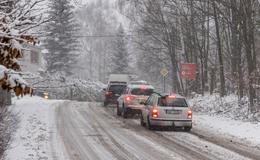 auto, automobil, silnice, sníh, sněžení, zima, zimní počasí