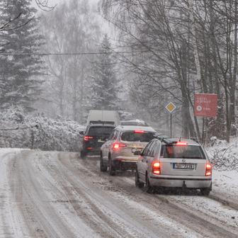 auto, automobil, silnice, sníh, sněžení, zima, zimní počasí