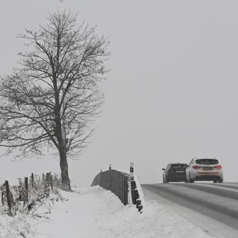 silnice I/46, auto, automobil, sníh, sněžení, zima, zimní počasí