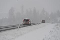 silnice I/46, auto, automobil, sníh, sněžení, zima, zimní počasí