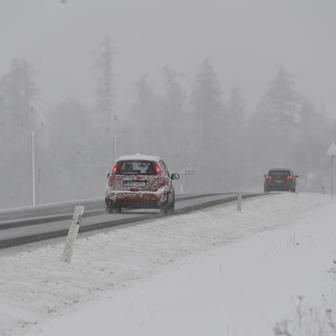 silnice I/46, auto, automobil, sníh, sněžení, zima, zimní počasí