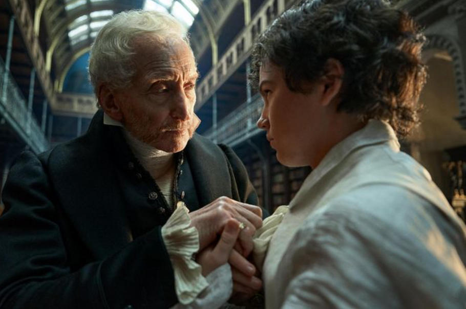 Charles Dance a Christian Convery ve filmu Frankenstein.