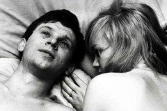 Hana Brejchová a Vladimír Pucholt ve filmu Miloše Formana z roku 1965. Víte, jak se legendární snímek jmenoval?