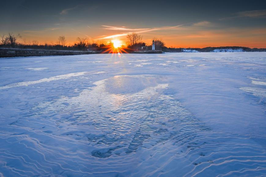 Tuhý mráz svírá Česko, někde bude řádit ledovka. Víkend slibuje změnu