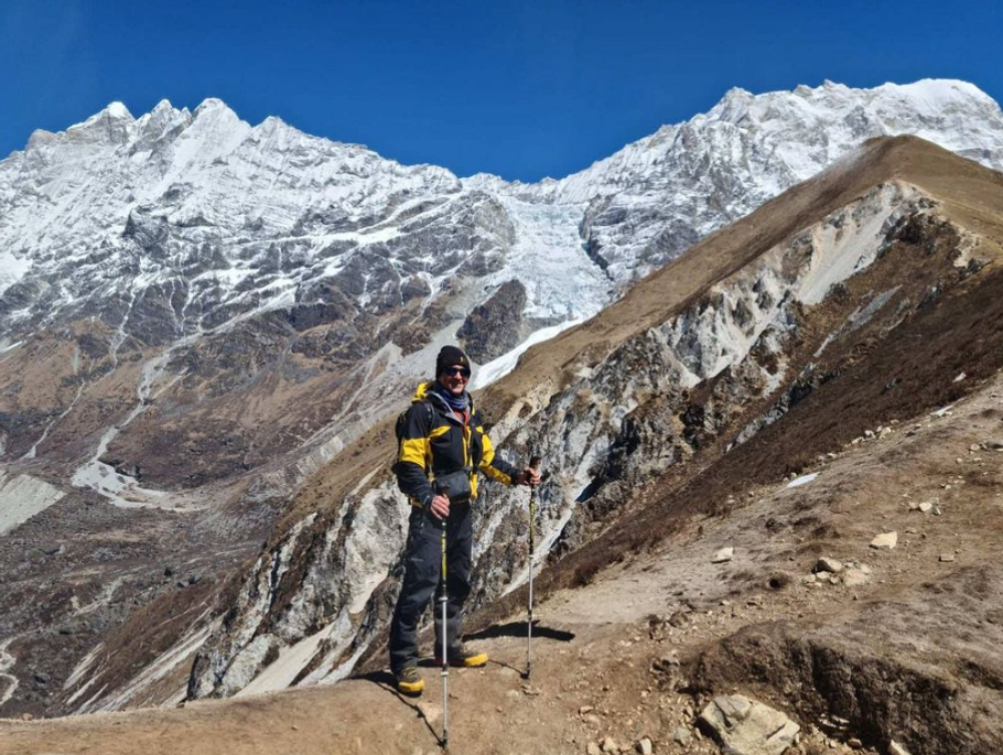 Saša Rašilov v pohoří Himálaje při natáčení nového filmu Na horách.