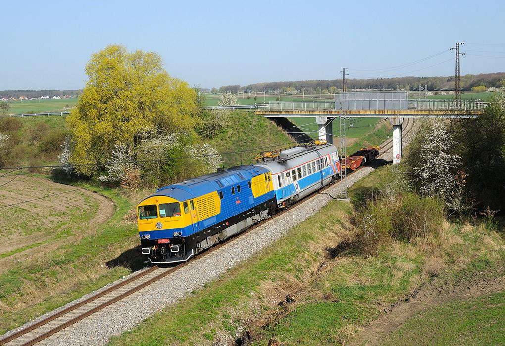 Kyklop při testování na zkušebním okruhu v Cerhenicích často využívá svou maximální rychlost 140 km/h.