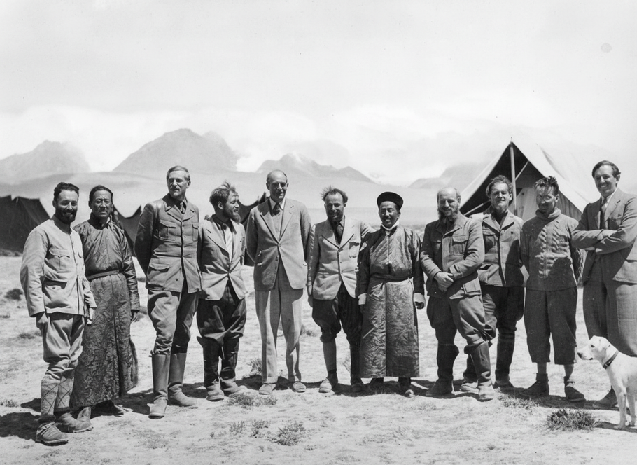 Členové nacistické expedice SS – Bruno Beger, Ernst Schäfer, sir Basil Gould před vstupem do Tibetu.