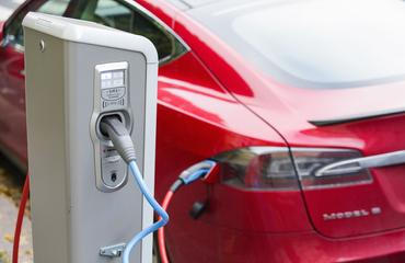 Tesla Model S dobíjení