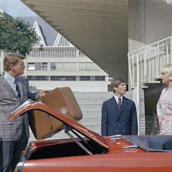 Jean Marais, Olivier de Funès a Mylène Demongeotová ve snímku Fantomas se zlobí. 